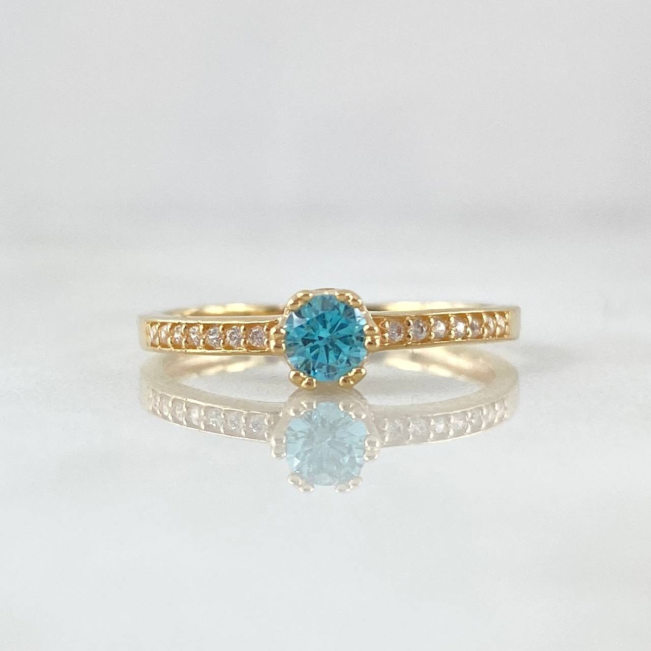 Anillo Solitario Seis Puntas 2.1gr / T7 / Circones Blancos Azul Oro Amarillo 18K