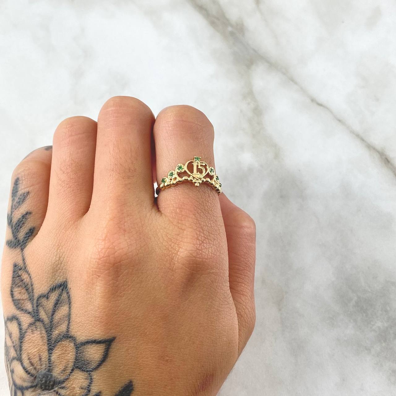 Anillo 15s Corona Bizantina 1.7gr / T6 / Circones Verdes Oro Amarillo 18K