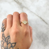 Anillo Trebol Tupido 2.5gr / T5 3/4 / Circones Blancos Oro Amarillo 18K