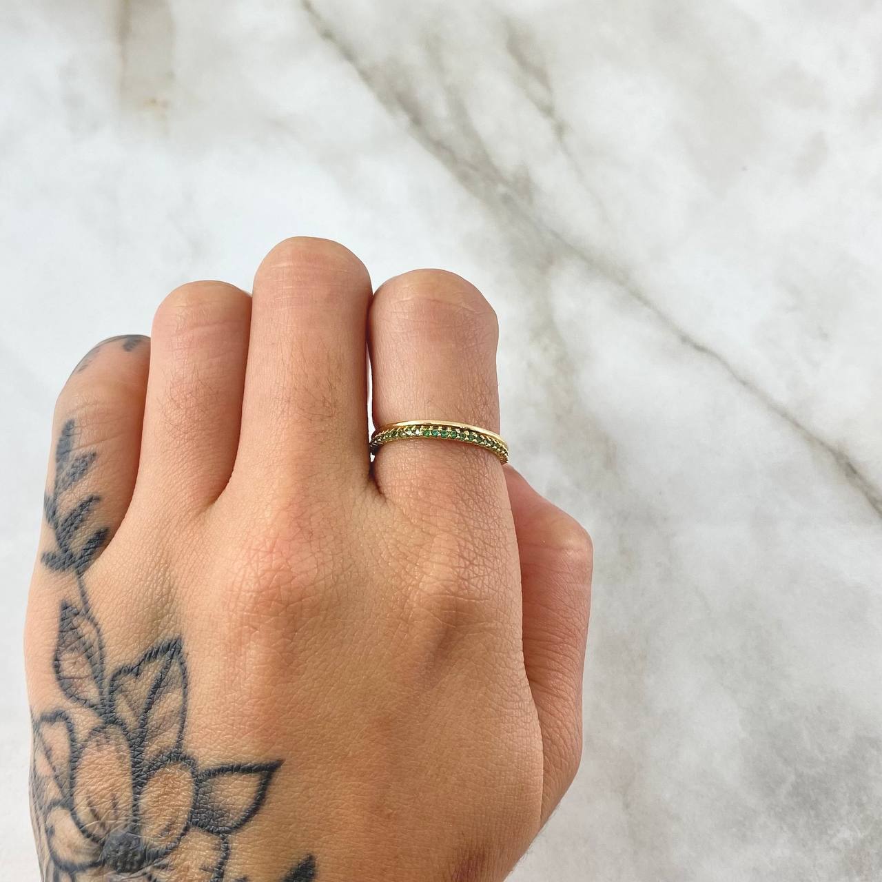 Anillo Churumbela Linea Parcial 1.7gr / T5 3/4 / Circones Verdes Oro Amarillo 18K