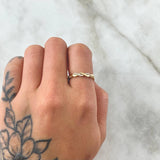 Intertwined Waves Ring 1.9gr / T5 3/4 / White Zircons 18K Yellow Gold
