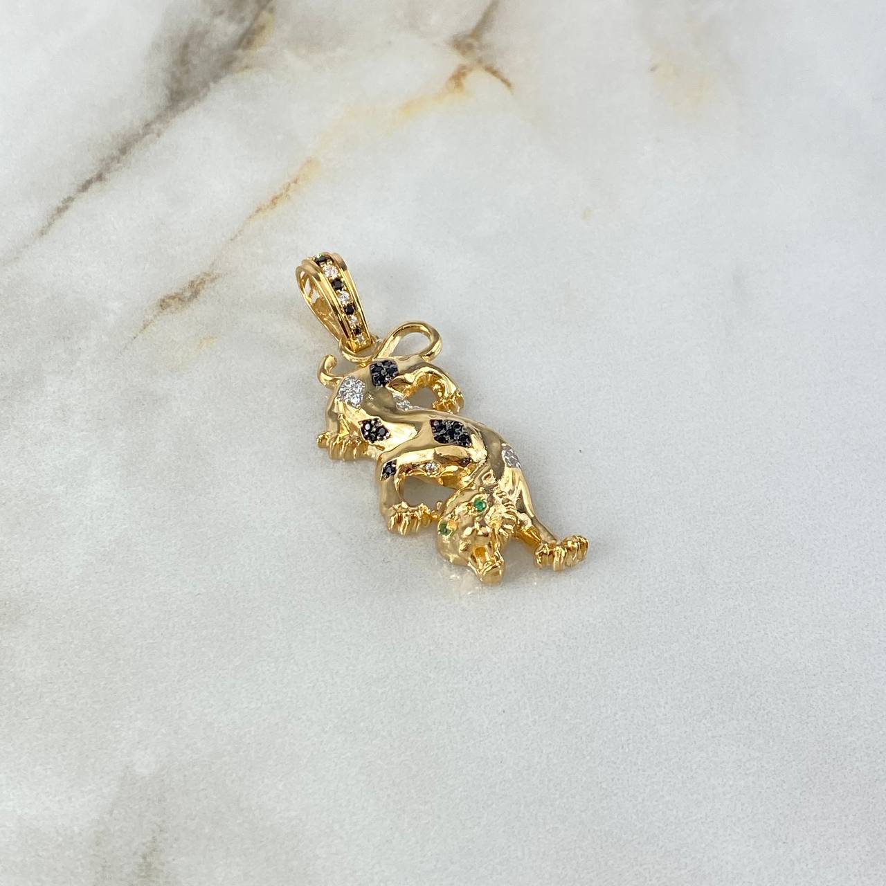 Pendant Panther 5.9gr / 4.3cm / White Black Green Zircons Yellow Gold ©