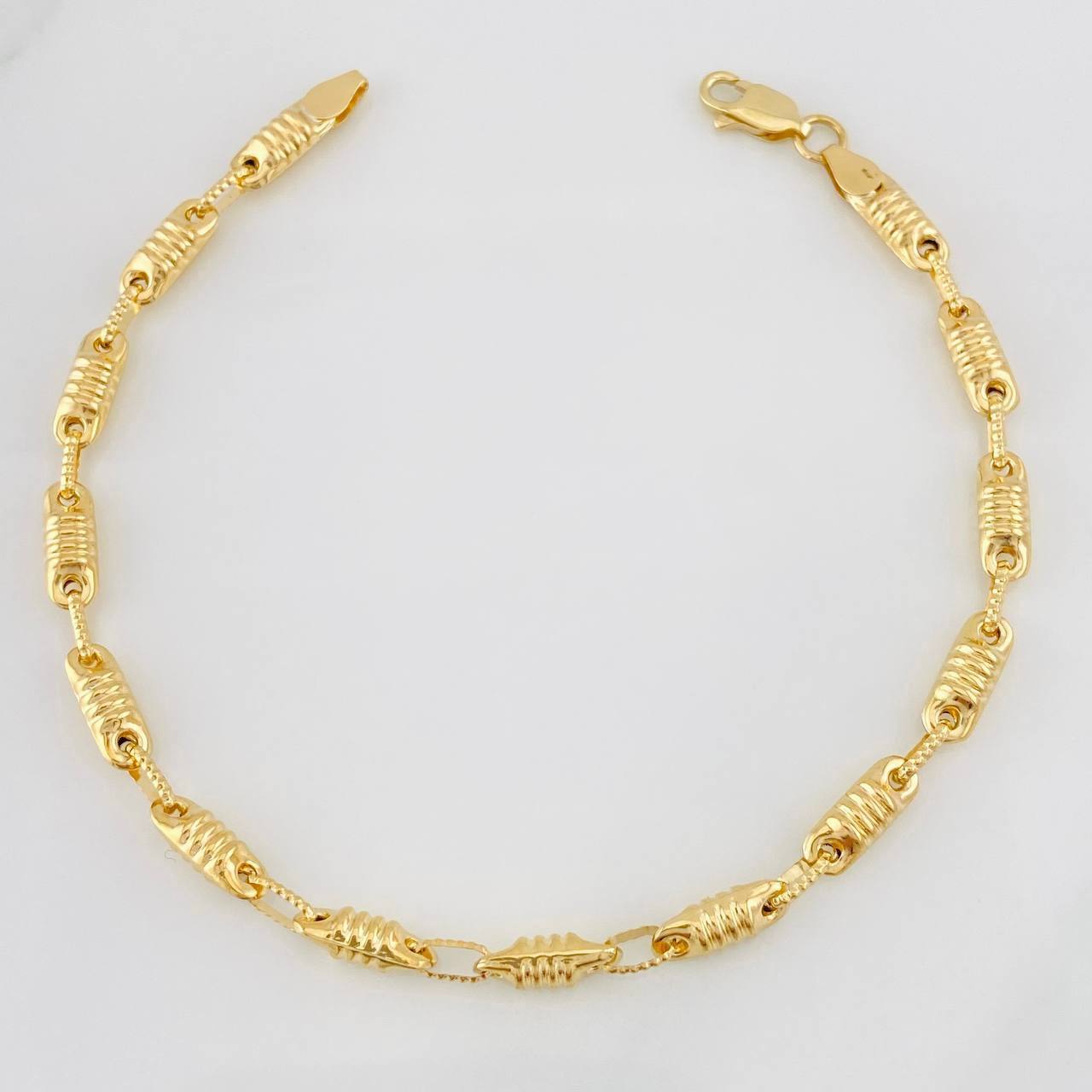 Rustic Striped Barrel Bracelet 5.25g / 8 1/4 in / 3.8mm 18K Yellow Gold