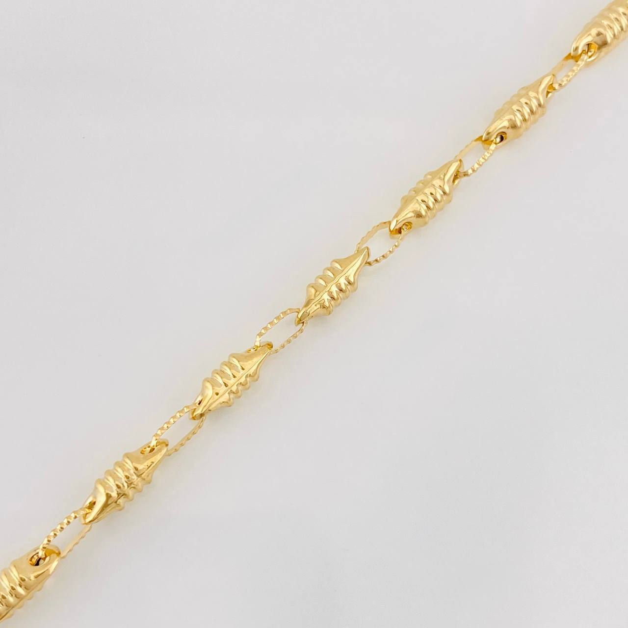 Rustic Striped Barrel Bracelet 5.25g / 8 1/4 in / 3.8mm 18K Yellow Gold