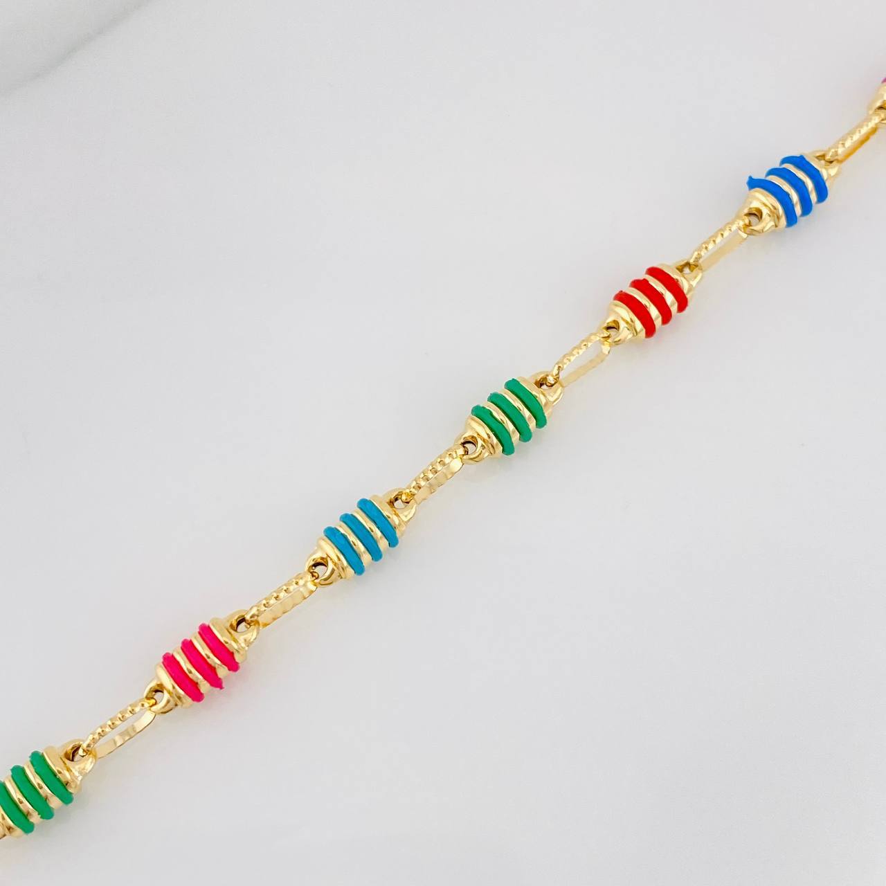 Pulso Rustico Barril 5g / 8 3/4 in / 4.28mm Oro Amarillo 18K