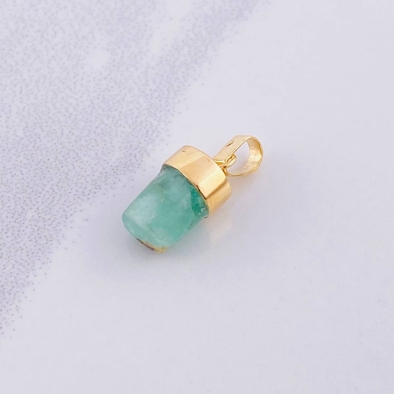 Dije Morralla Esmeralda 1.15g / 3/4 in Oro Amarillo 18K