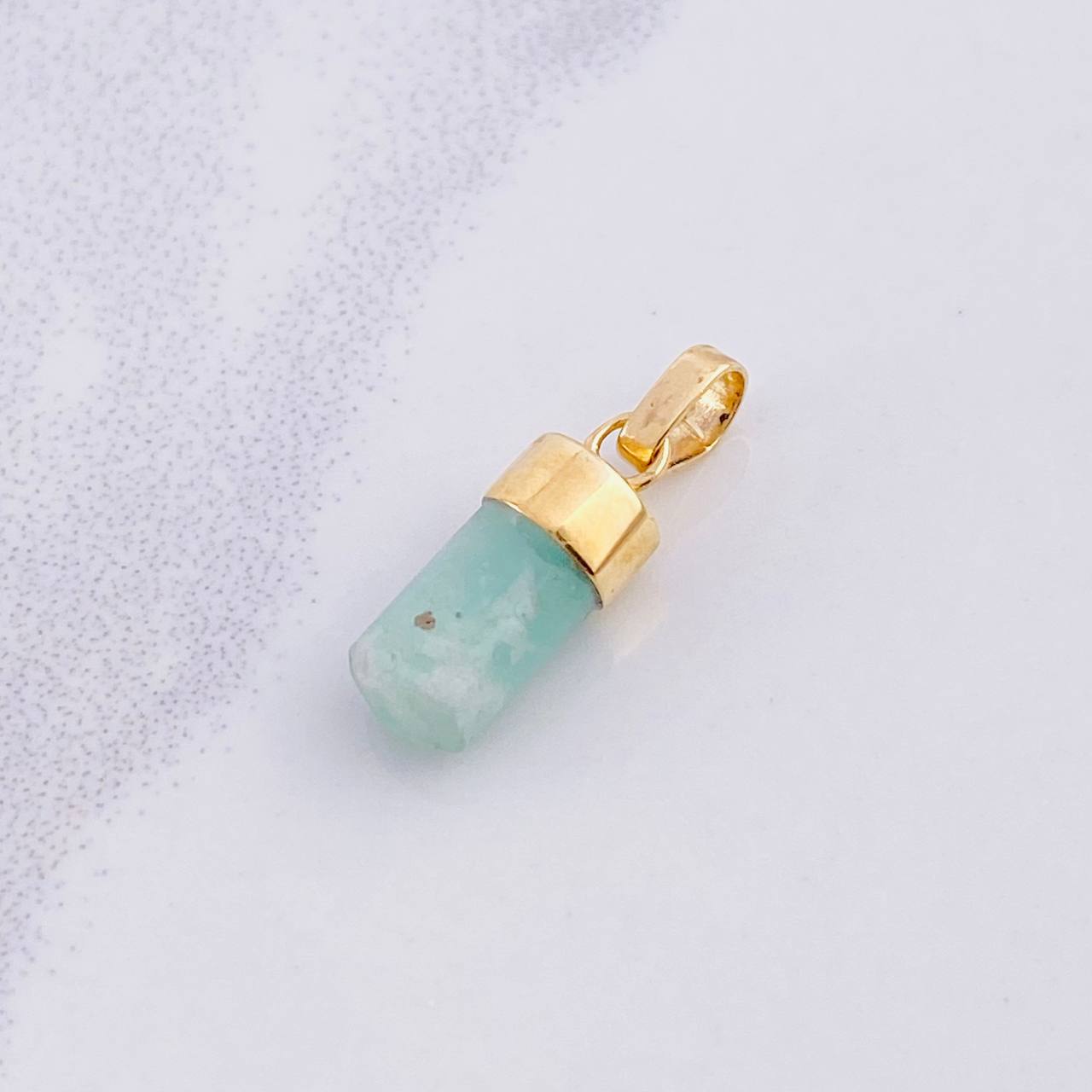 Dije Morralla Esmeralda 0.8g / 3/4 in Oro Amarillo 18K