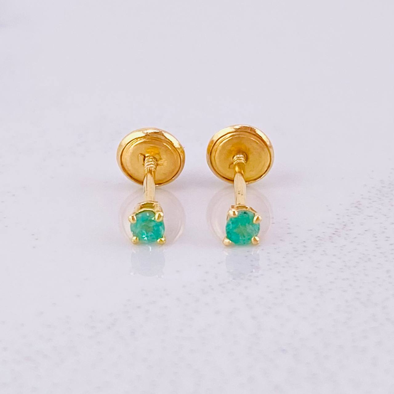 Topos Cuatro Garras Esmeraldas 17pts 0.65g / in / 2.6mm Oro Amarillo 18K