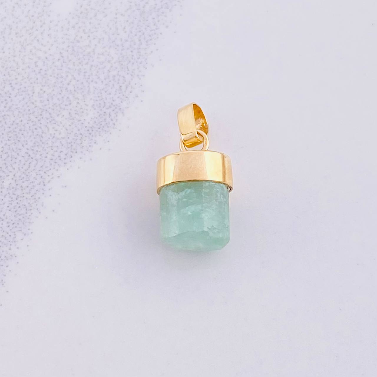 Pendant Rough Emerald 1.1g / 1/2 in 18K Yellow Gold