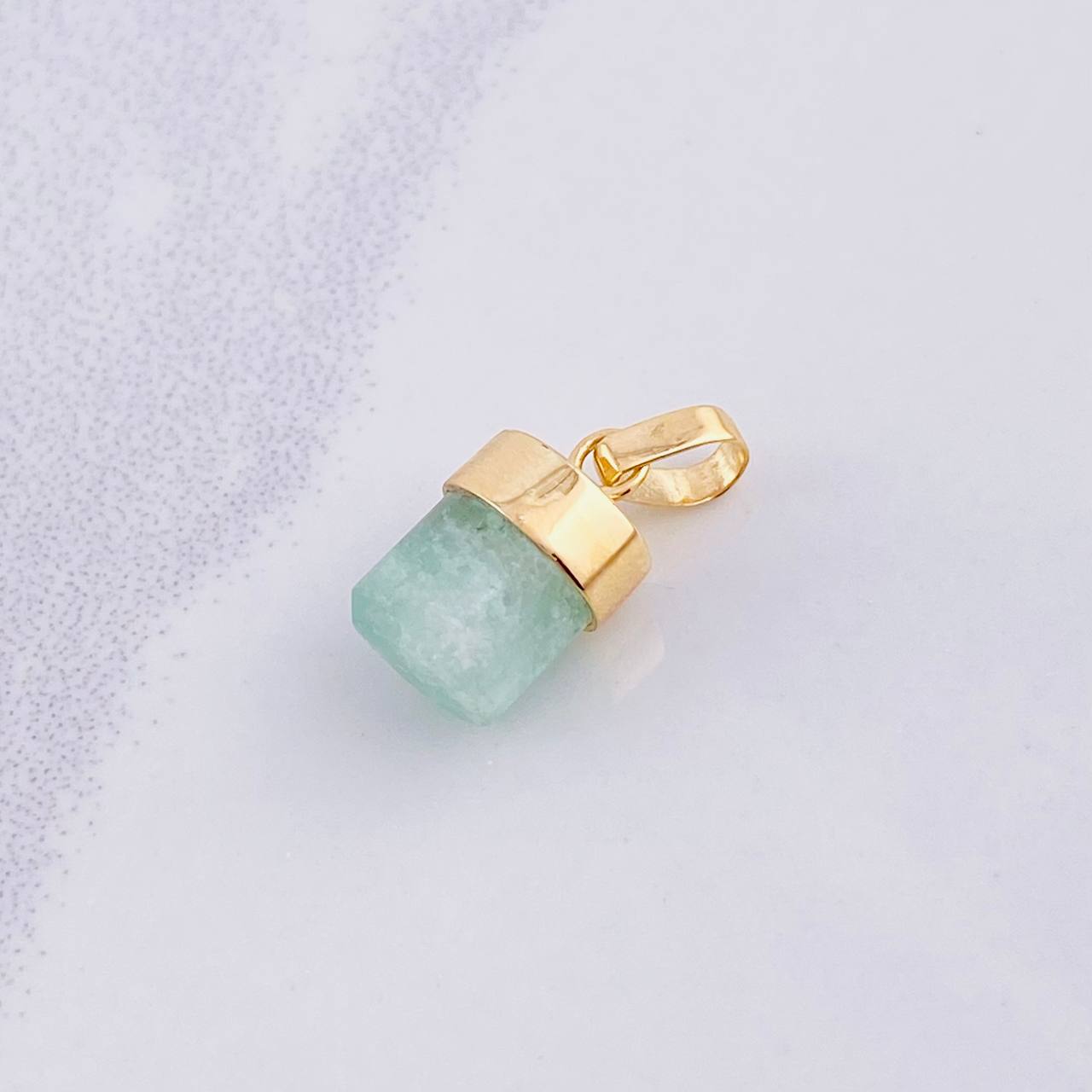 Pendant Rough Emerald 1.1g / 1/2 in 18K Yellow Gold