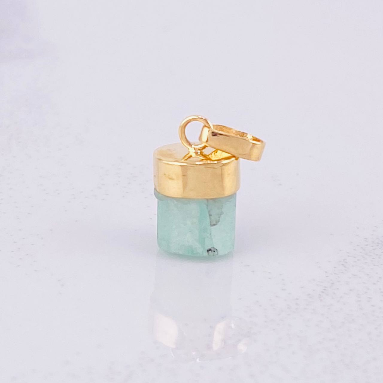 Pendant Rough Emerald 1.05g / 1/2 in 18K Yellow Gold