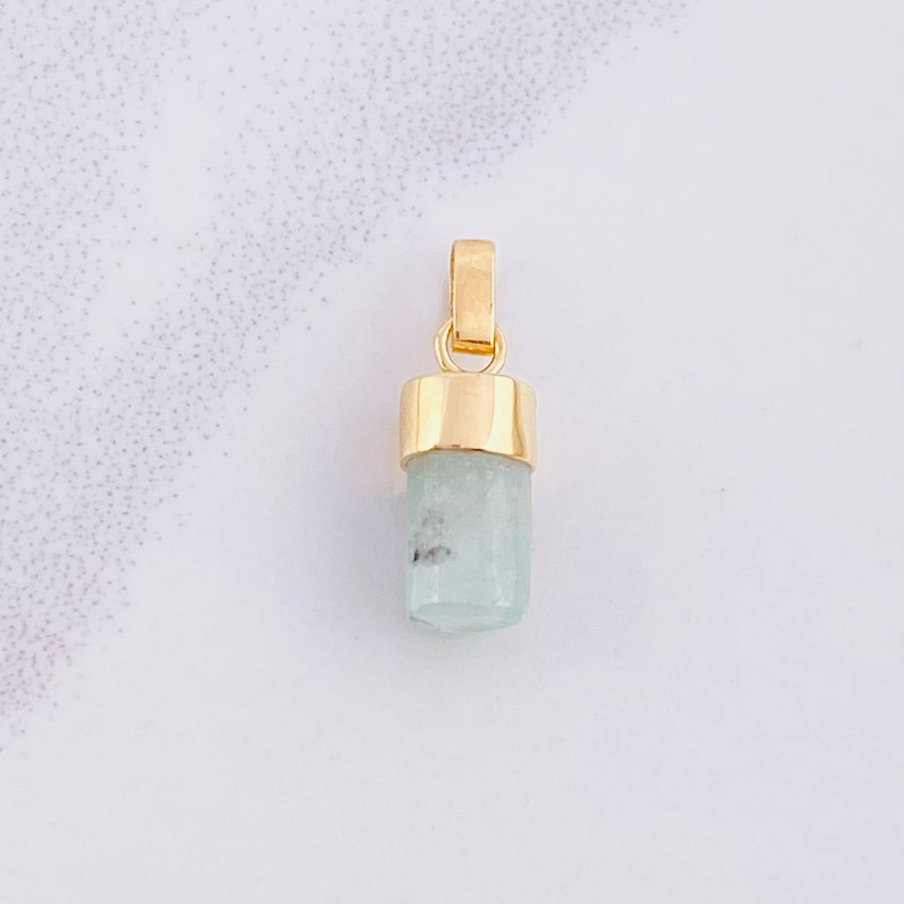 Pendant Rough Emerald 0.8g / 3/4 in 18K Yellow Gold