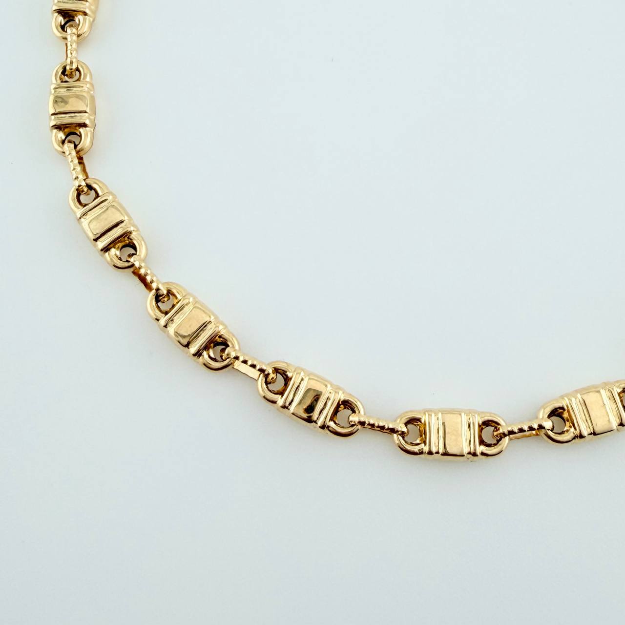 Rustic Square Barrel Bracelet 4.6gr / 7 3/4 in / 4.4mm Yellow Gold 18K $