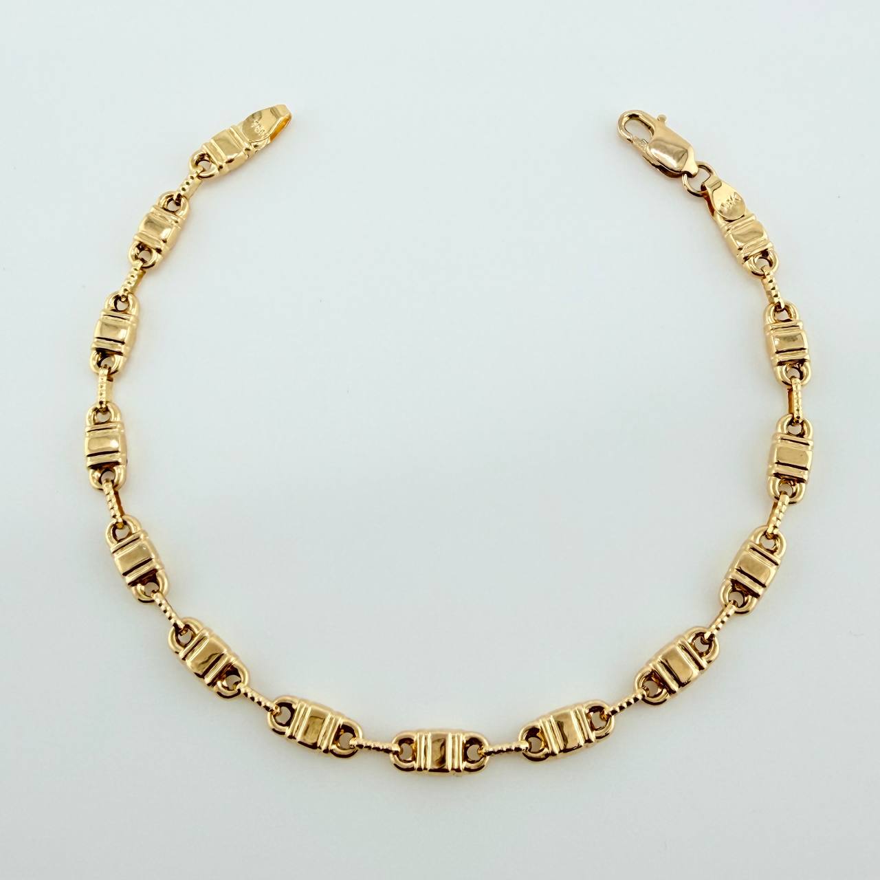 Rustic Square Barrel Bracelet 4.6gr / 7 3/4 in / 4.4mm Yellow Gold 18K $