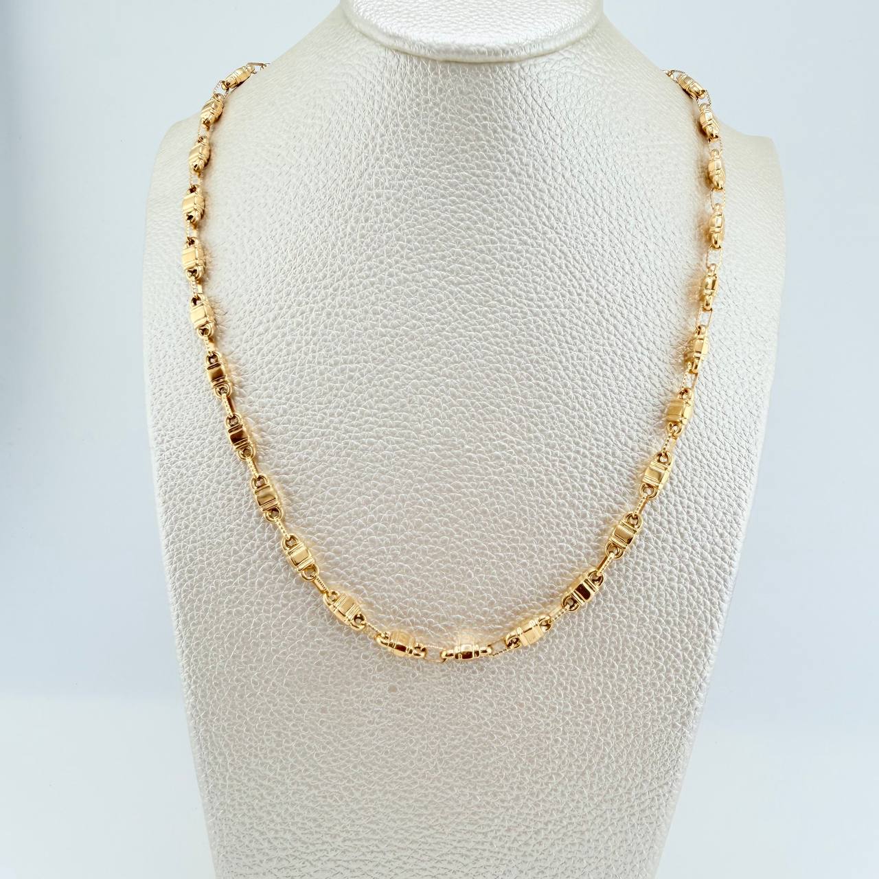 Cadena Rustica Barril Cuadrado 13.4gr / 24 in / 4.36mm Oro Amarillo 18K $