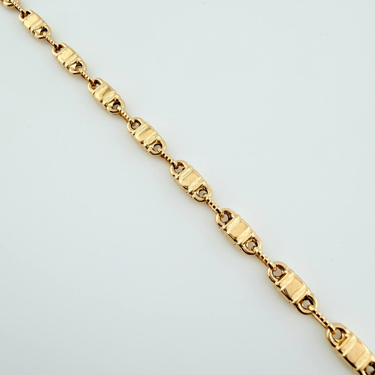 Cadena Rustica Barril Cuadrado 13.4gr / 24 in / 4.36mm Oro Amarillo 18K $
