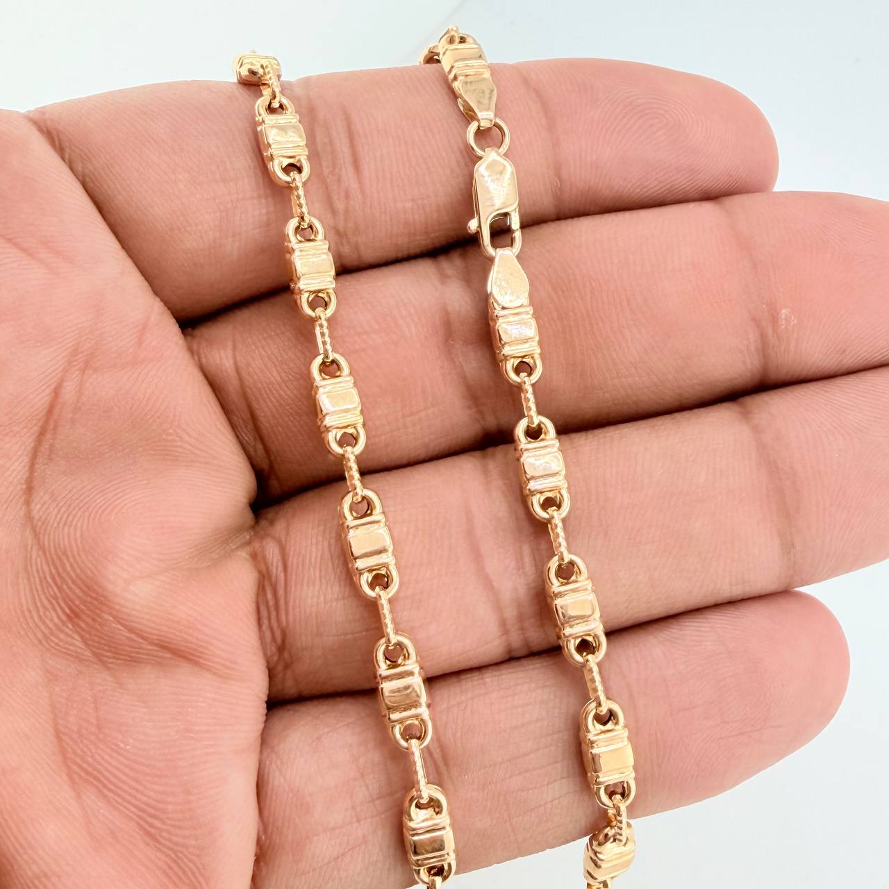 Cadena Rustica Barril Cuadrado 13.4gr / 24 in / 4.36mm Oro Amarillo 18K $