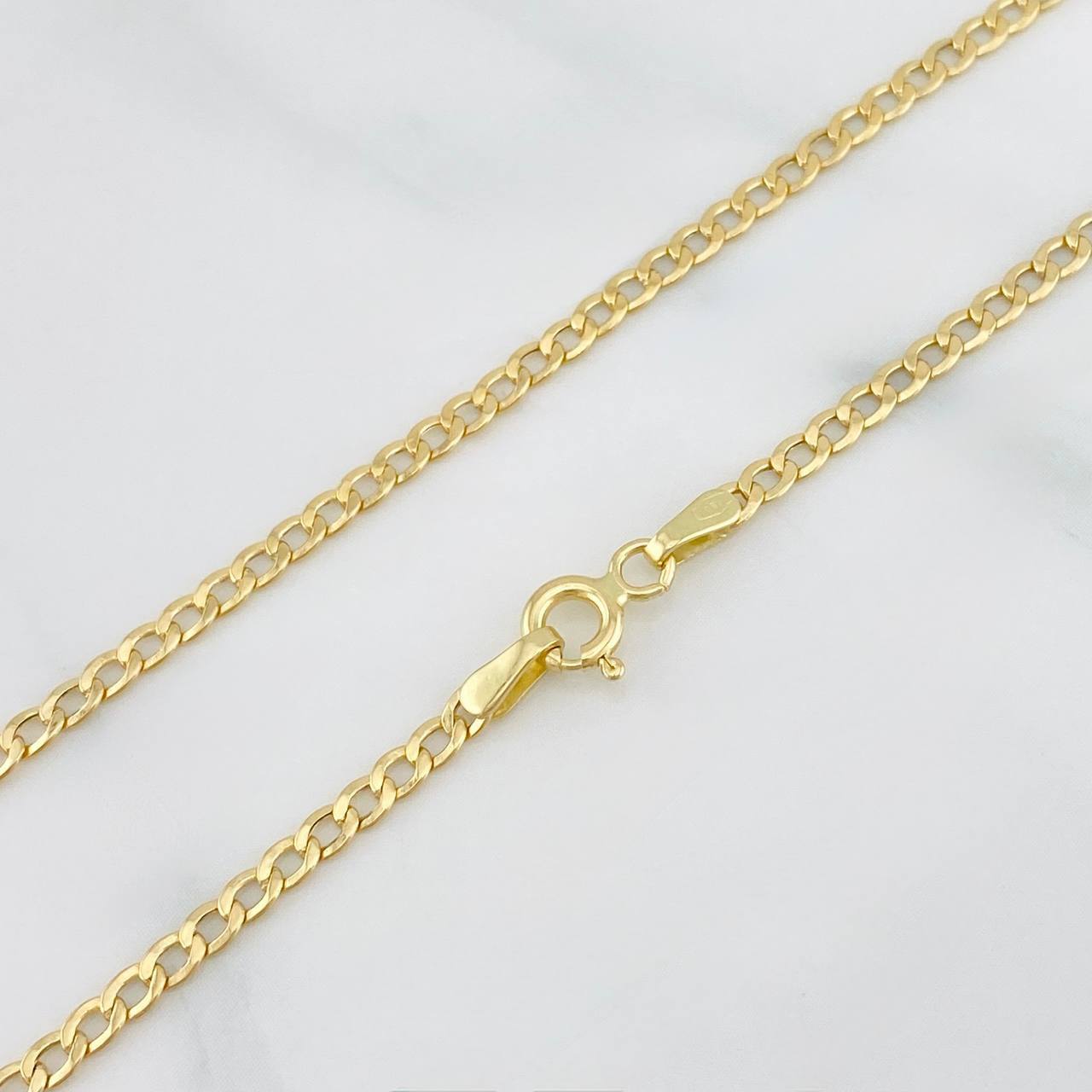 Cadena Cubana 2.8g / 60.05cm / 2.18mm Oro Amarillo 18K