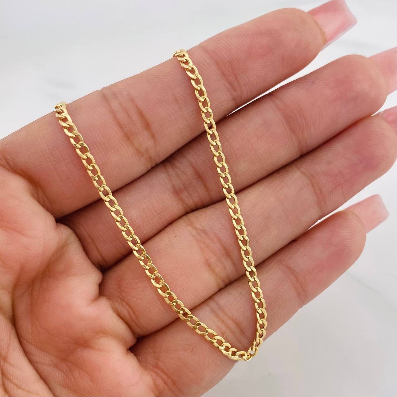 Cadena Cubana 3.35g / 23 1/4 in / 2.26mm Oro Amarillo 18K