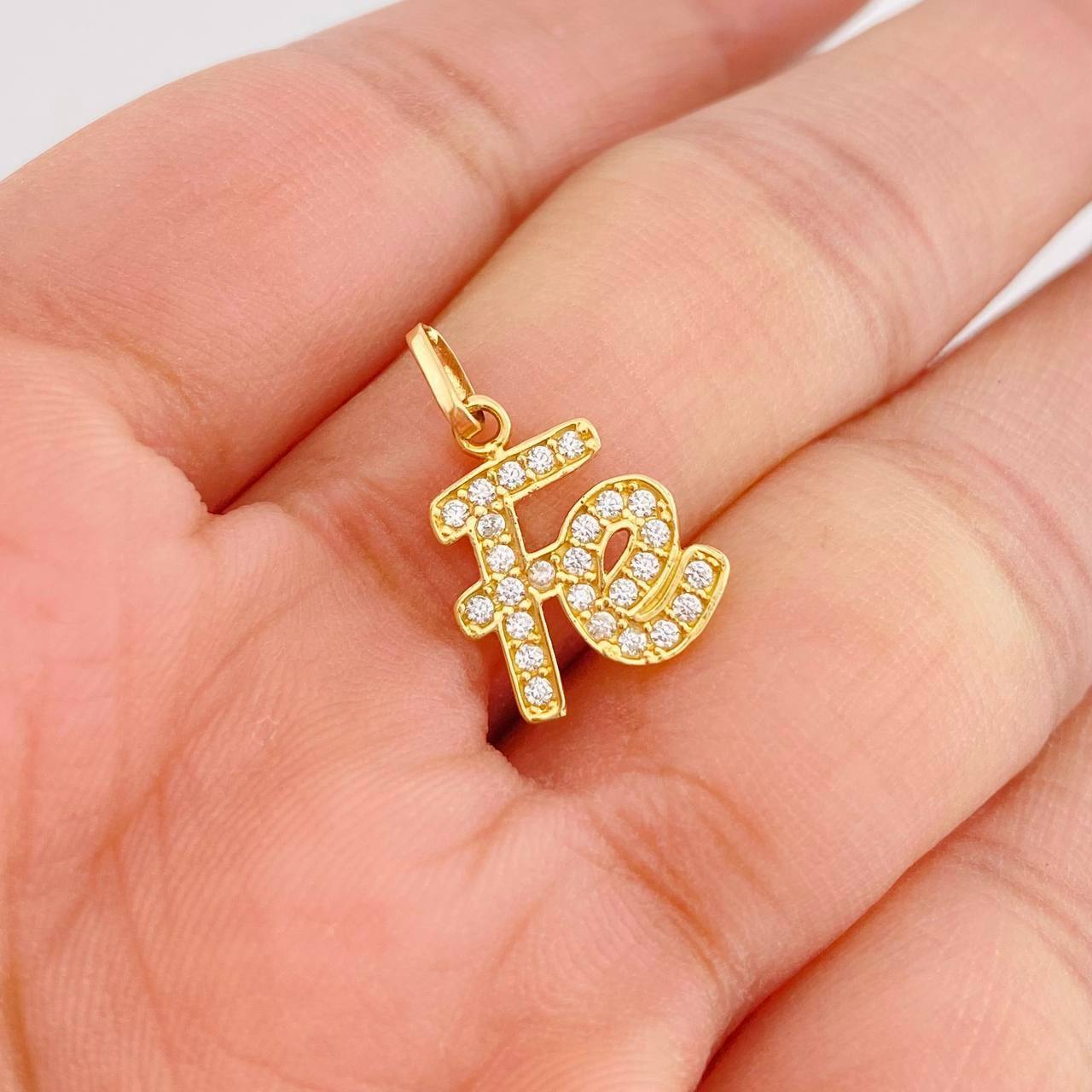 Faith Pendant 1.25g / 3/4 in Yellow Gold 18K