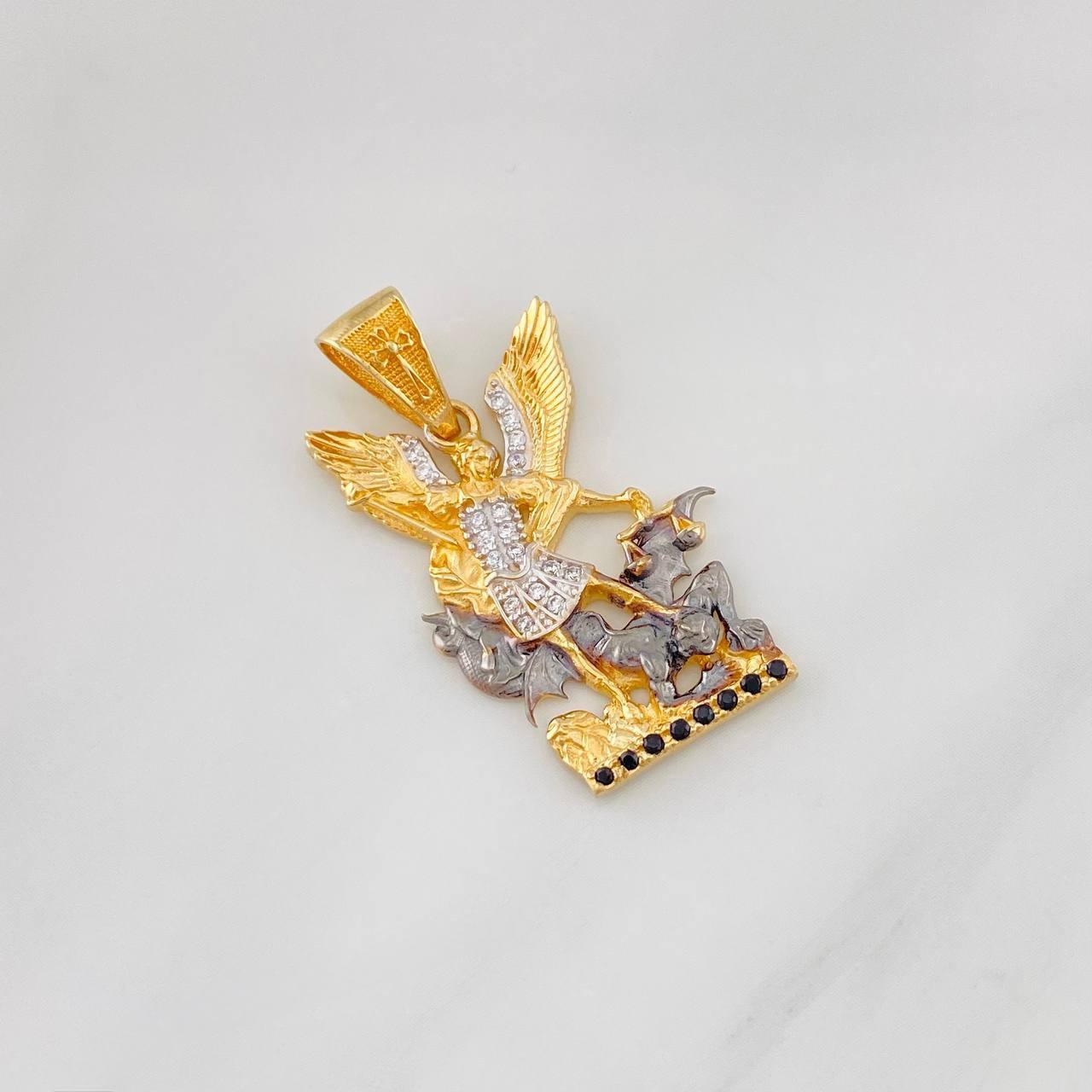 Pendant Saint Michael Archangel 3.9g / 1 1/4 in Three Golds 18K