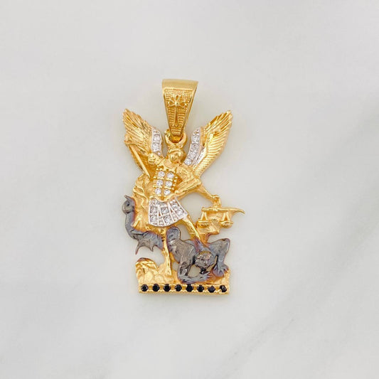 Dije San Miguel Arcangel 4.55g / 1 1/4 in Tres Oros 18K