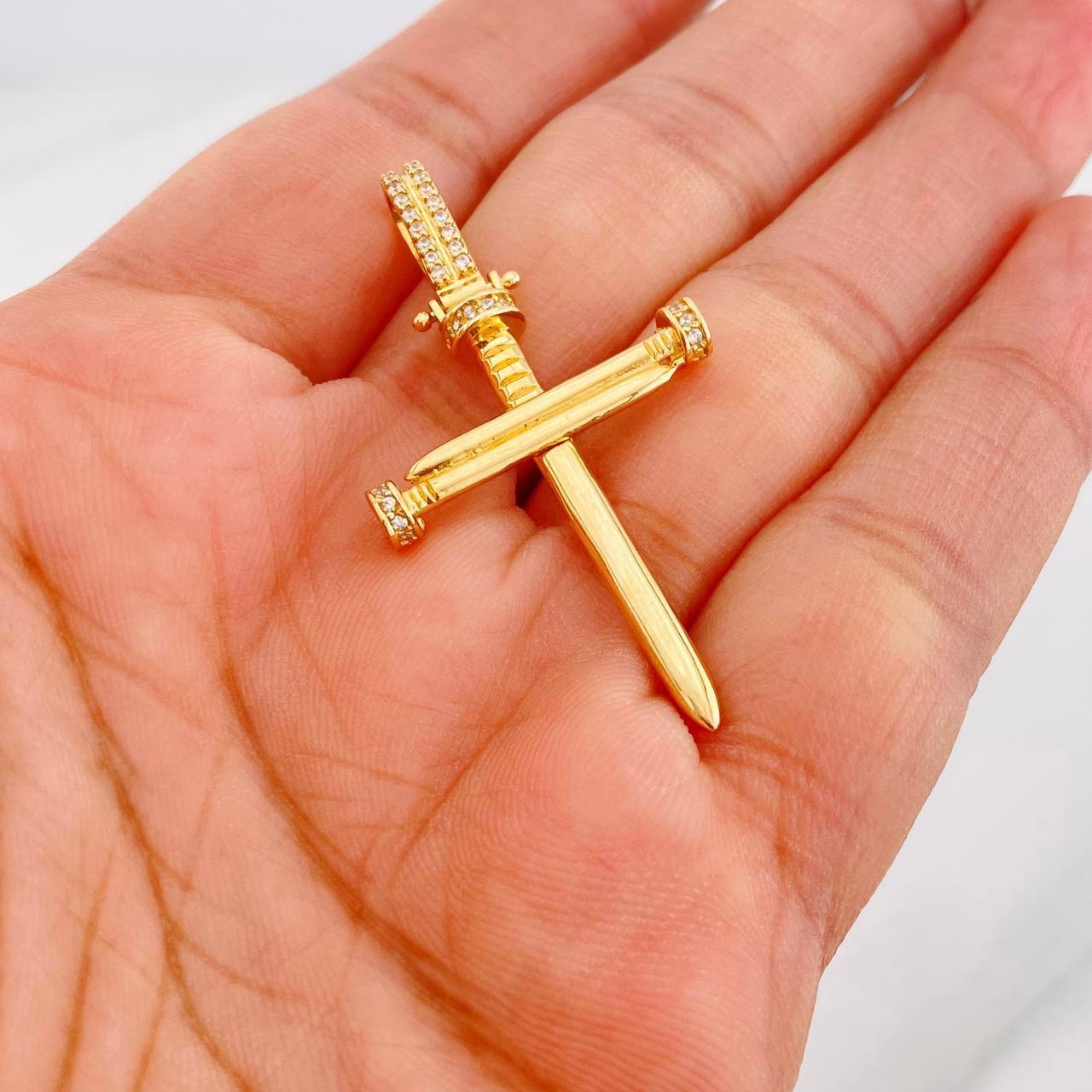 Dije Cruz Clavo 4.15g / 1 1/2 in Oro Amarillo 18K
