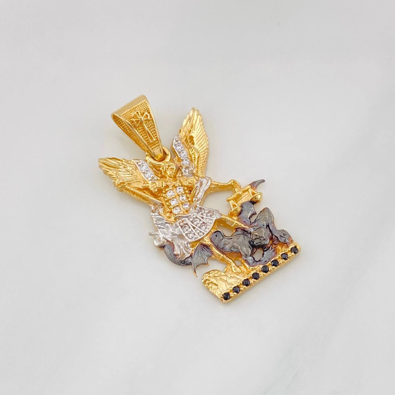 Pendant Saint Michael Archangel 4.55g / 1 1/4 in Three Golds 18K