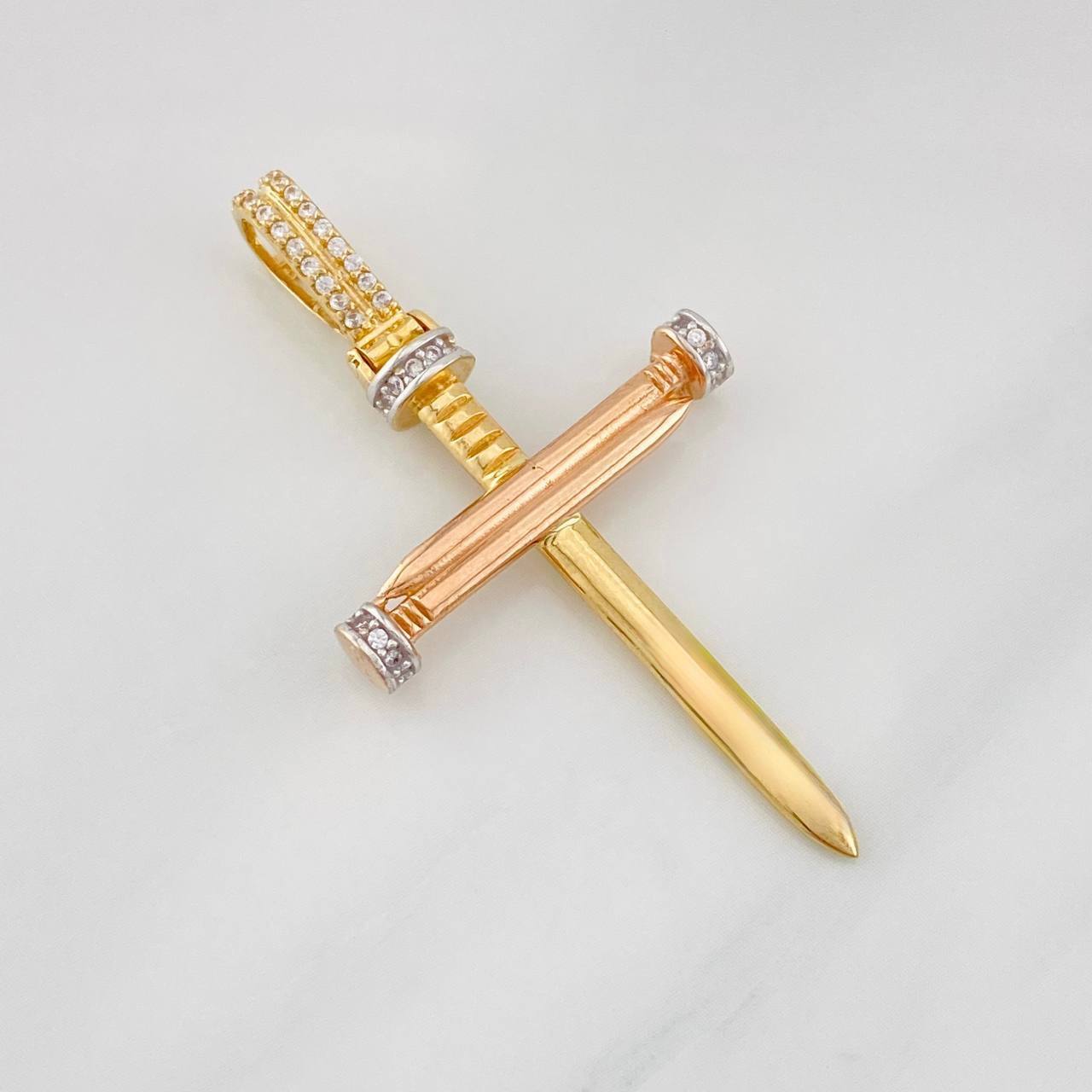 Dije Cruz Clavo 4.05g / 1 1/2 in Tres Oros 18K