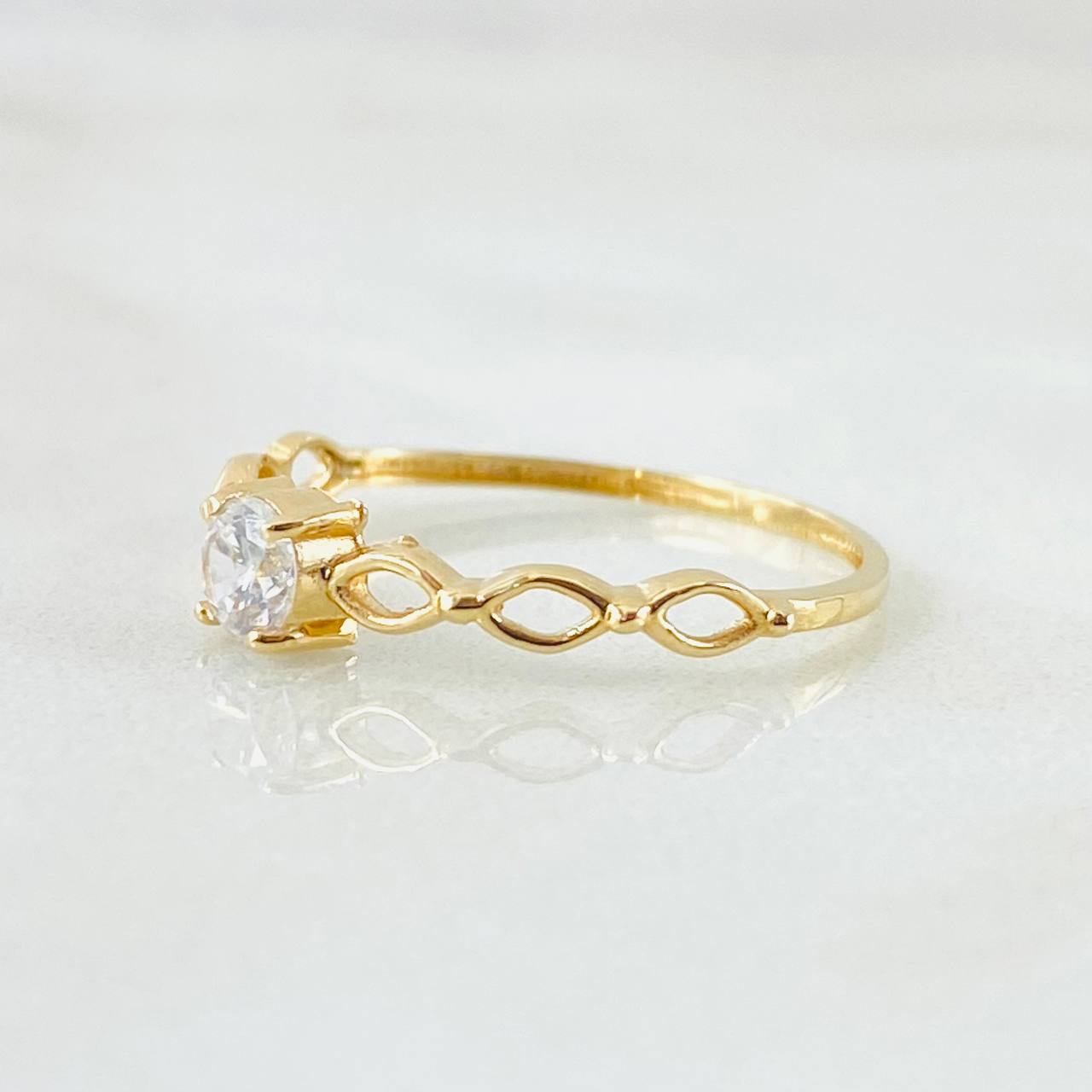 Anillo Solitario Lineas Intercaladas 1gr / T7 1/2 / Oro Amarillo 18K