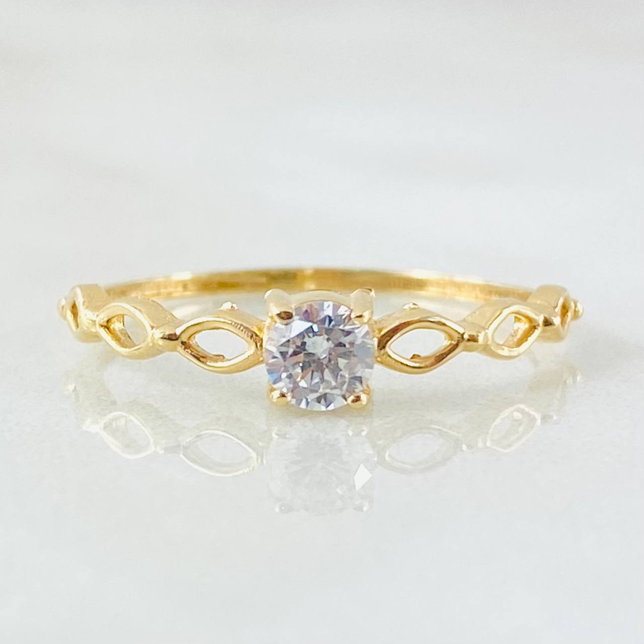 Anillo Solitario Lineas Intercaladas 1gr / T6 1/4 / Oro Amarillo 18K