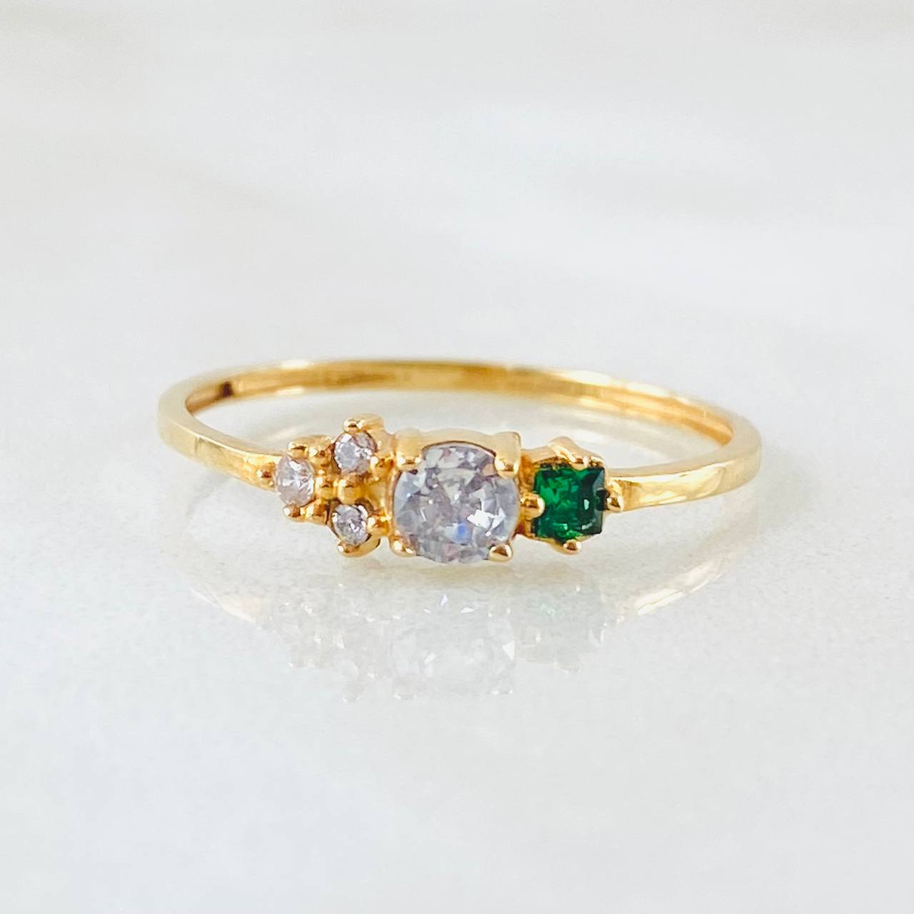 Anillo Solitario Trio Chispa 1.05gr / T6 1/4 / Oro Amarillo 18K