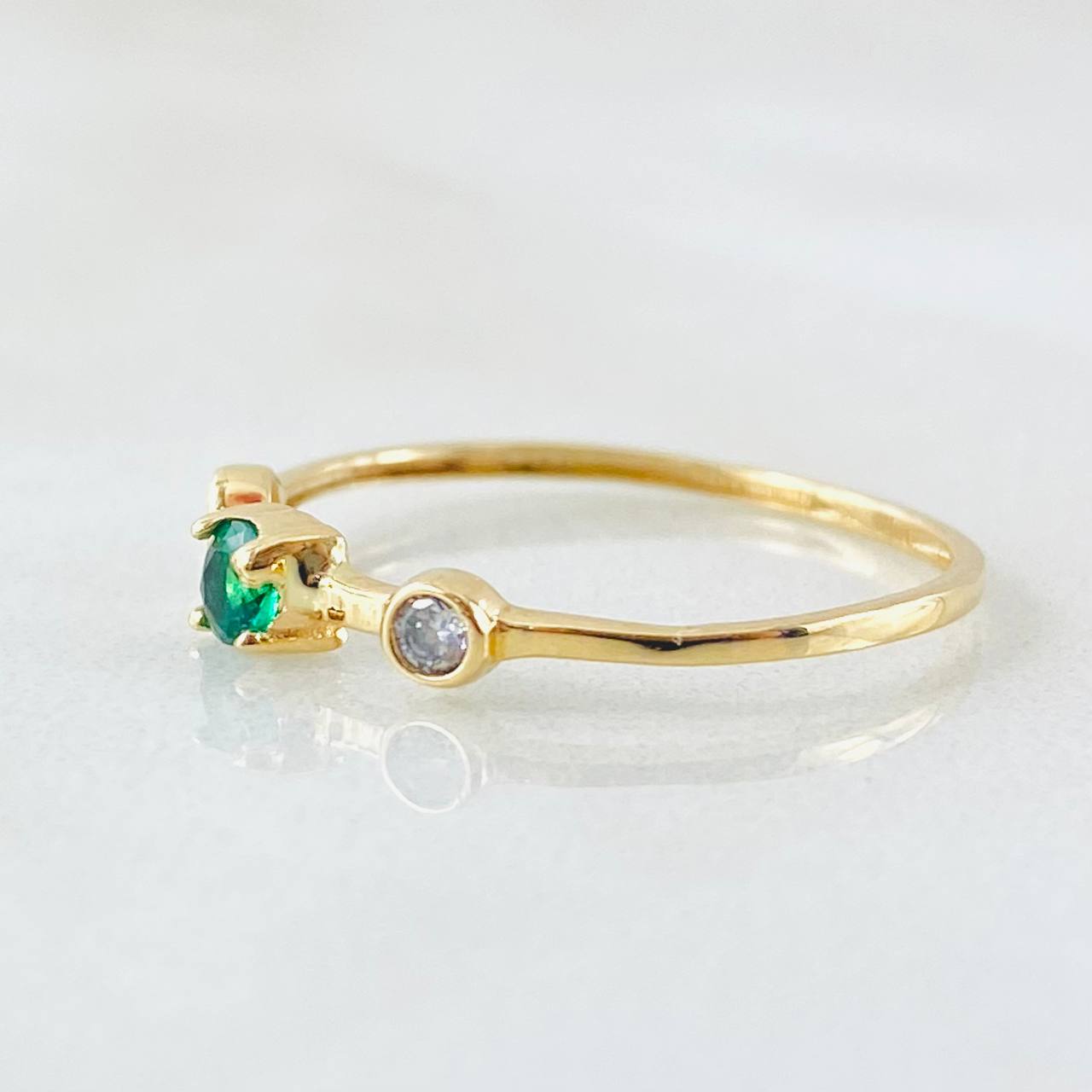 Anillo Solitario Dos Ojos 0.75gr / T6 1/2 / Oro Amarillo 18K