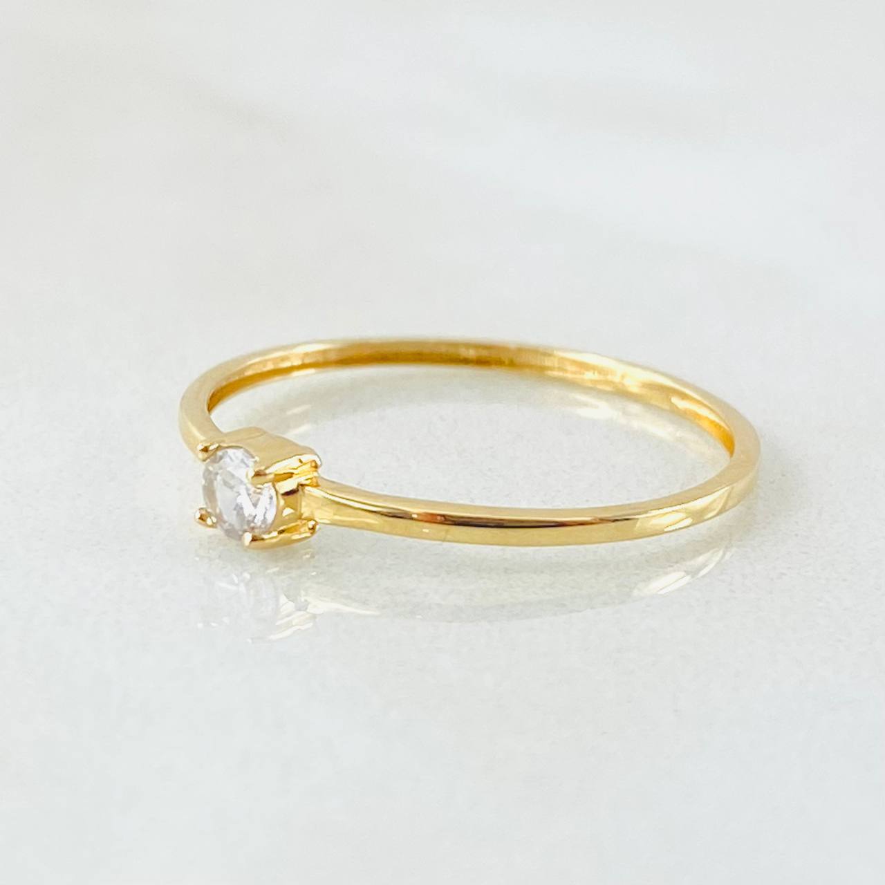 Anillo Solitario 0.75gr / T7 1/4 / Oro Amarillo 18K