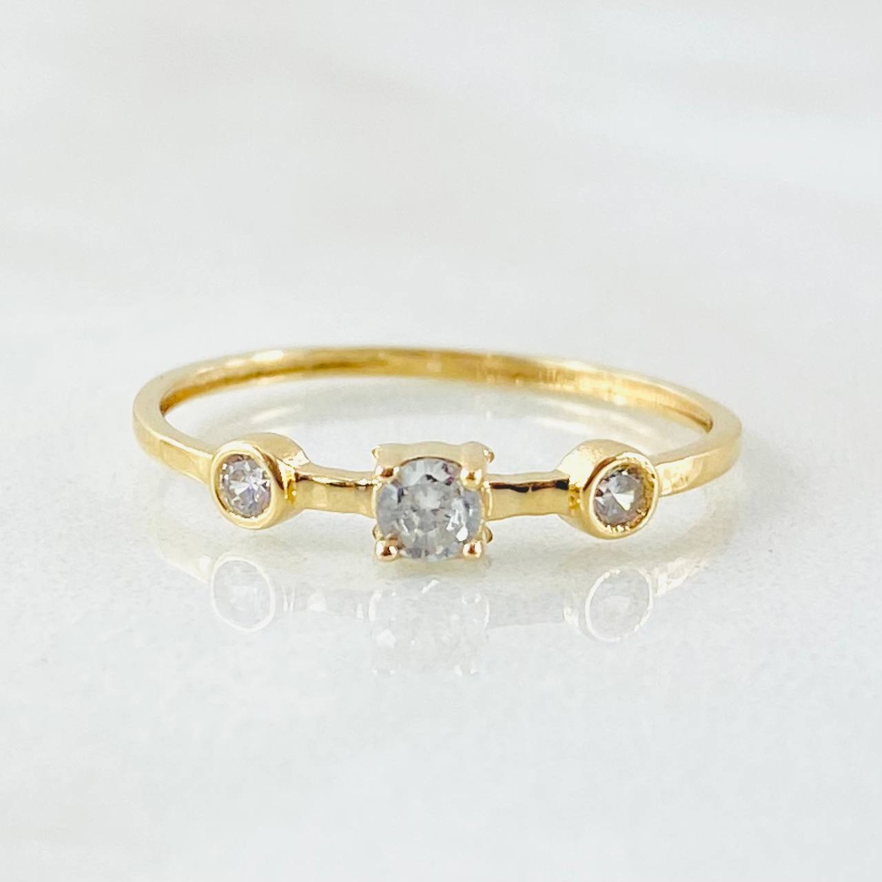 Anillo Solitario Dos Ojos 1.05gr / T6 / Oro Amarillo 18K *