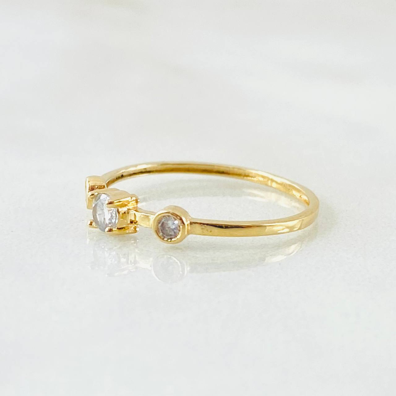Anillo Solitario Dos Ojos 0.85gr / T6 / Oro Amarillo 18K