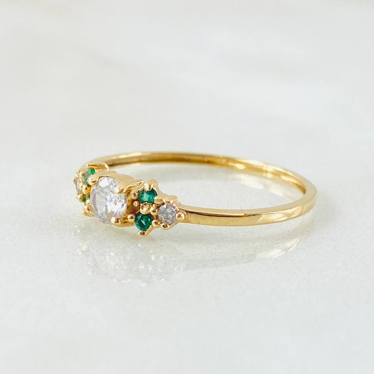 Anillo Solitario Flores Delicadas 1.1gr / T6 1/4 / Oro Amarillo 18K