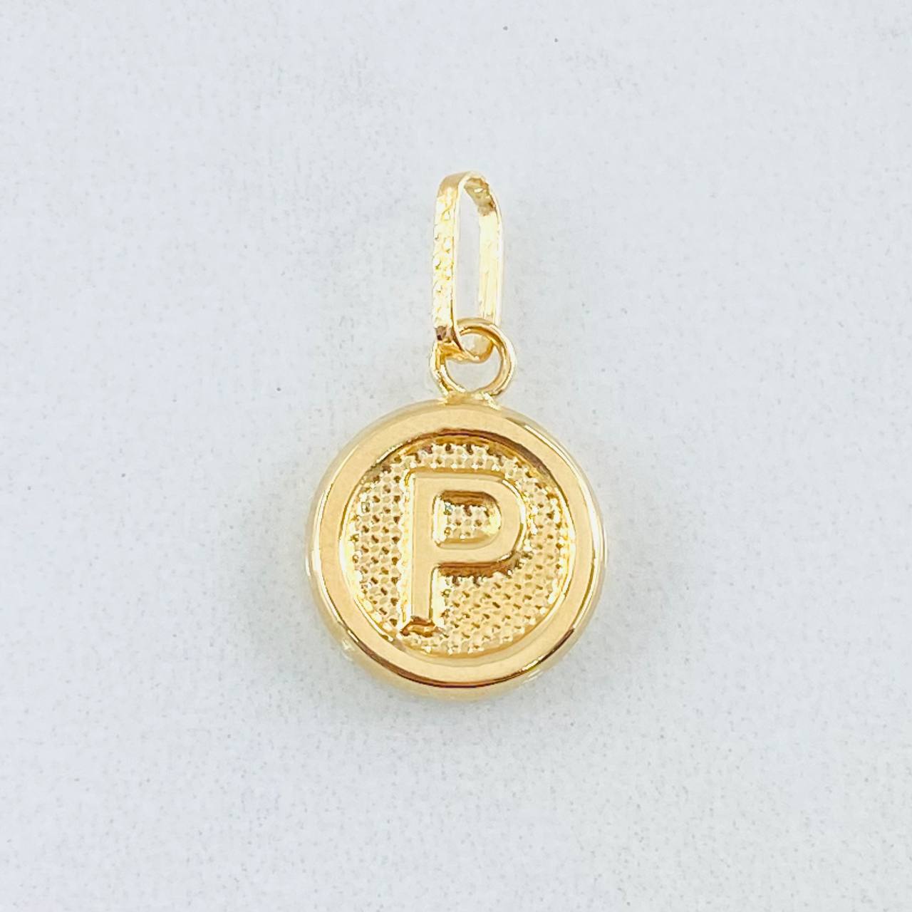 Dije Letra P 0.6gr / 3/4 in / Oro Amarillo 18K