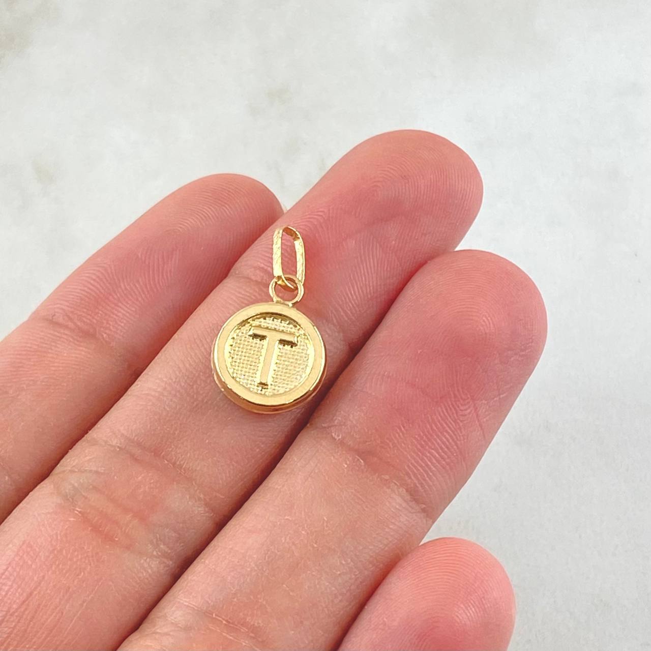 Dije Letra T 0.6gr / 3/4 in / Oro Amarillo 18K