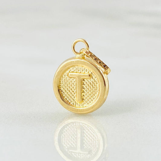 Dije Letra T 0.6gr / 3/4 in / Oro Amarillo 18K