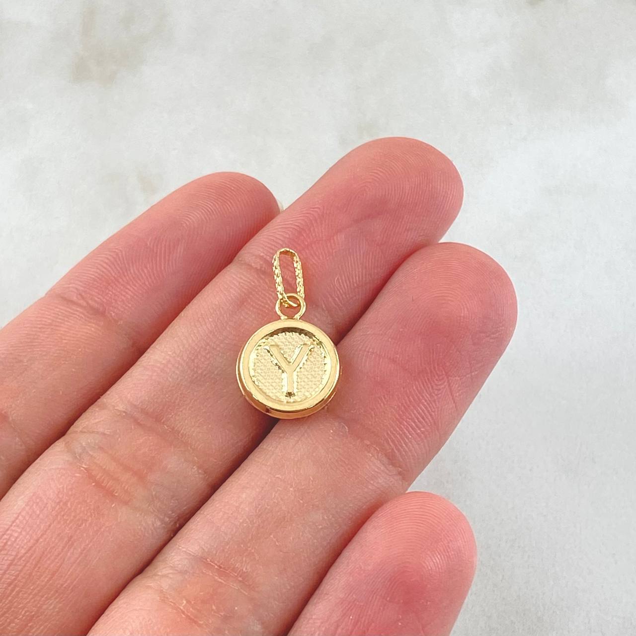 Dije Letra Y 0.55gr / 3/4 in / Oro Amarillo 18K
