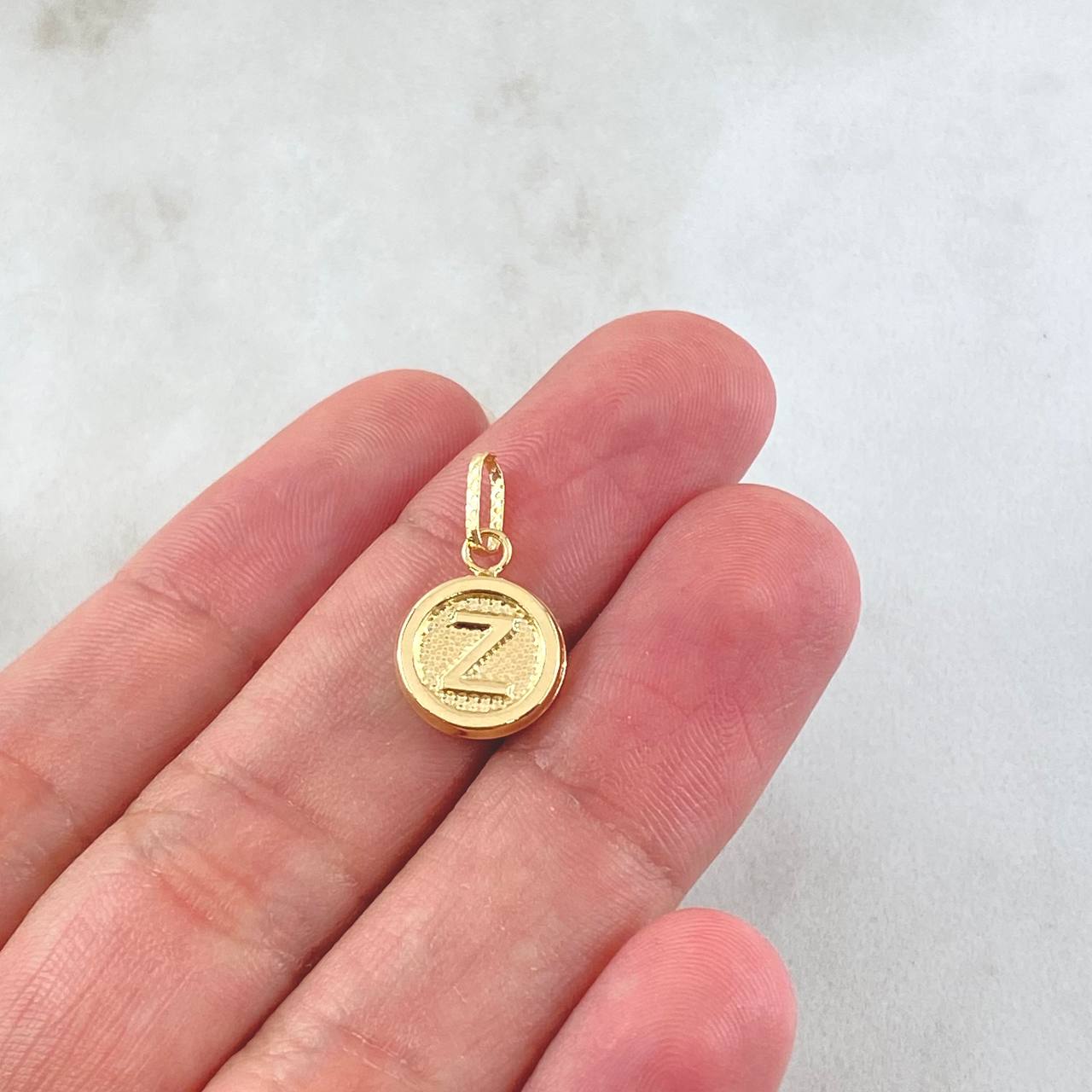 Dije Letra Z 0.55gr / 3/4 in / Oro Amarillo 18K ©