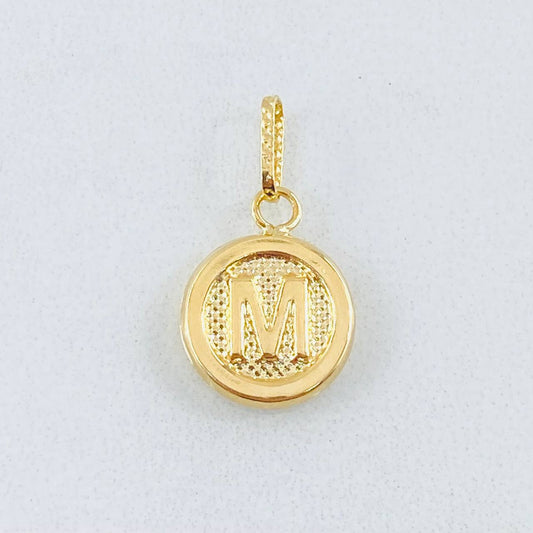 Dije Letra M 0.55gr / 3/4 in / Oro Amarillo 18K