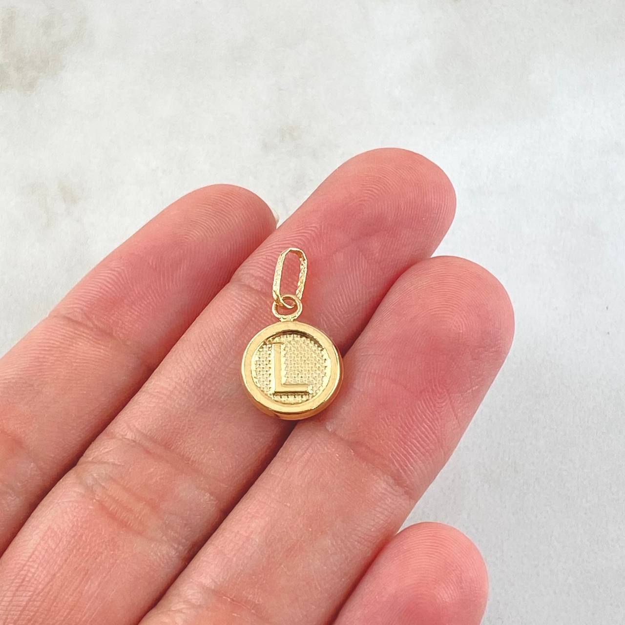Dije Letra L 0.55gr / 3/4 in / Oro Amarillo 18K
