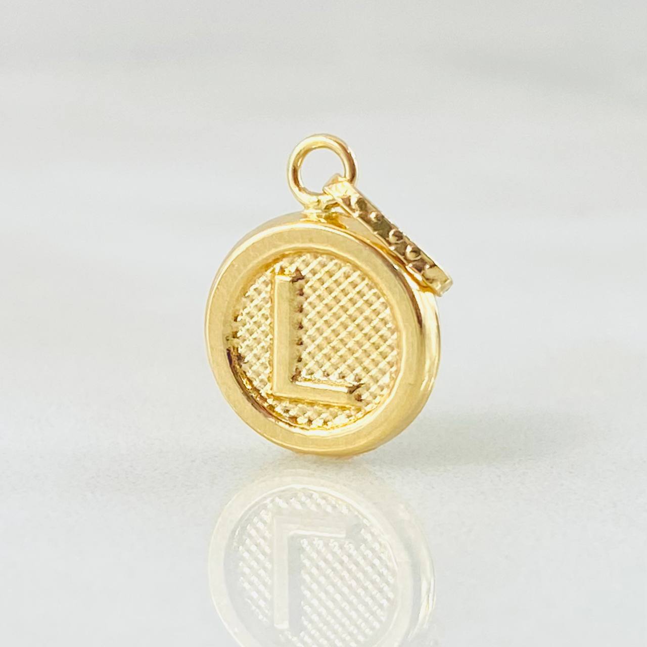 Dije Letra L 0.55gr / 3/4 in / Oro Amarillo 18K