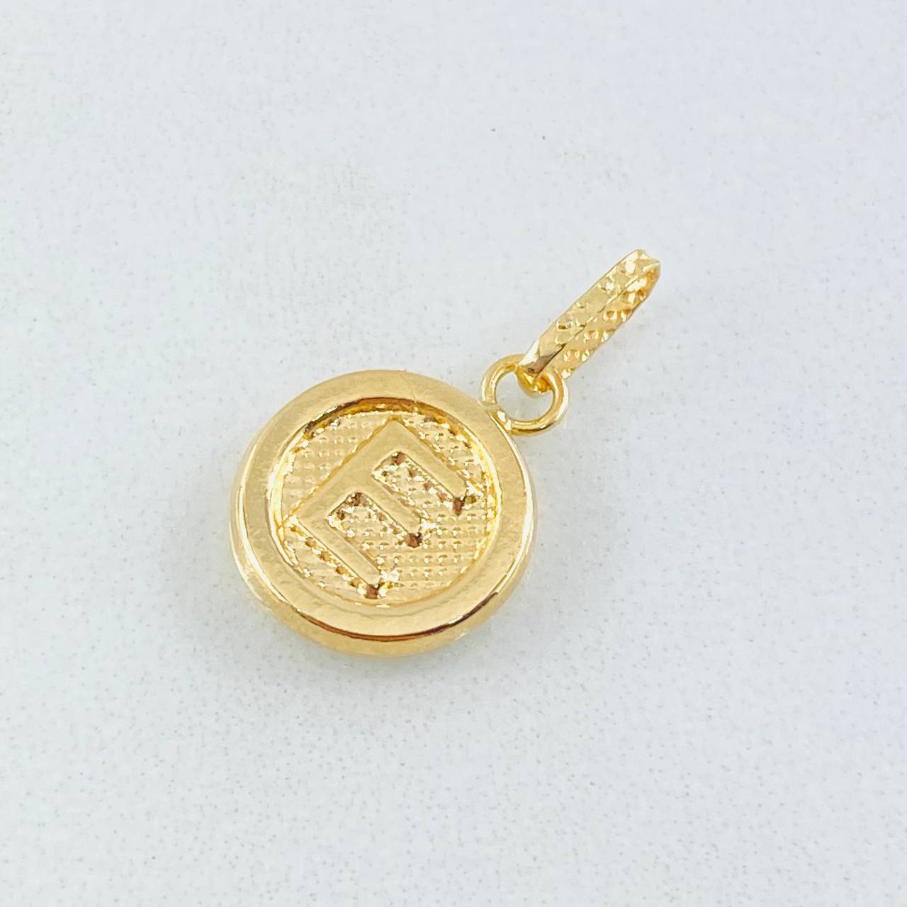 Pendant Letter E 0.65gr / 3/4 in / 18K Gold ©