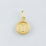 Dije Letra V 0.6gr / 3/4 in / Oro Amarillo 18K