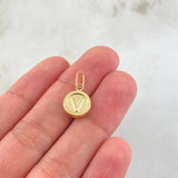 Dije Letra V 0.6gr / 3/4 in / Oro Amarillo 18K