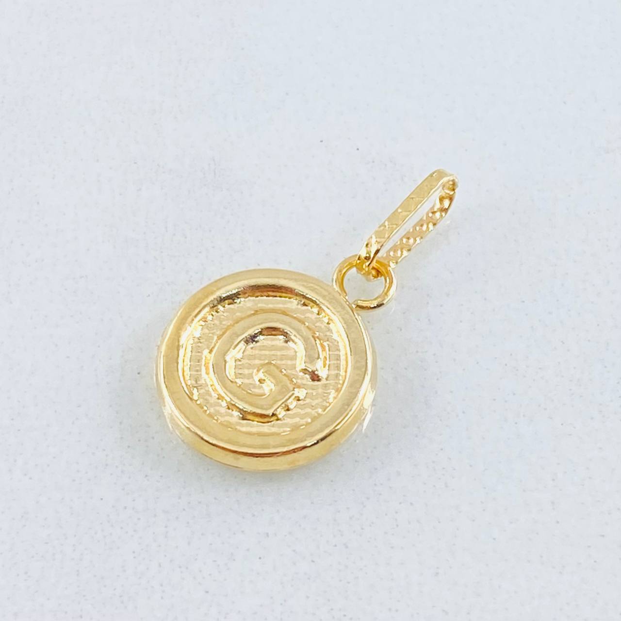 Dije Letra G 0.5gr / 3/4 in / Oro Amarillo 18K