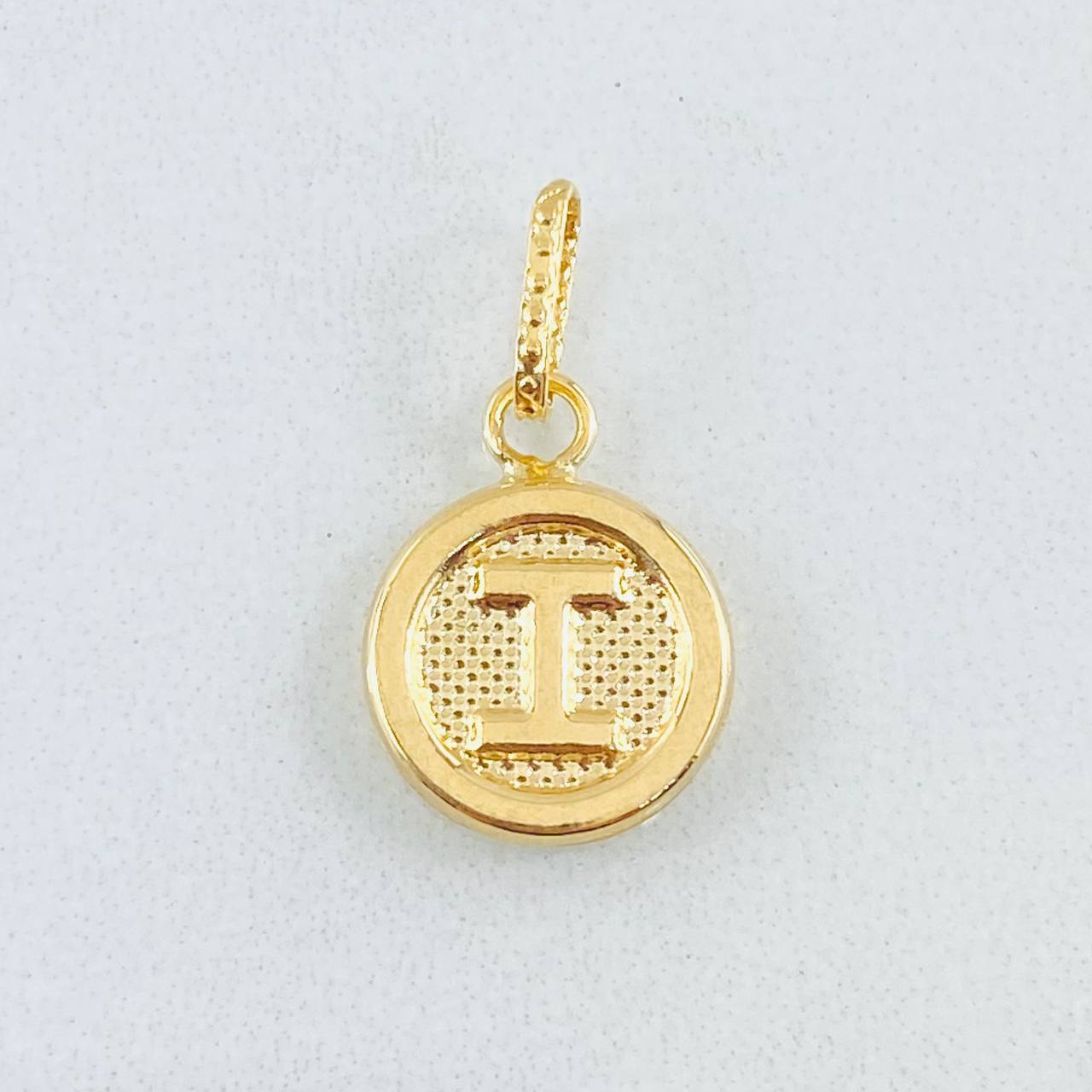 Dije Letra I 0.55gr / 3/4 in / Oro Amarillo 18K
